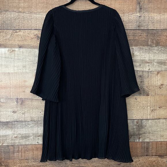 Lovers + Friends Accordion Pleated Crop Bell Sleeve Mini Dress Black Size Small - Picture 7 of 10